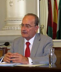 De la Torre cree que se acabarán "despejando los problemas" de criterios sobre el Estatuto de Capitalidad