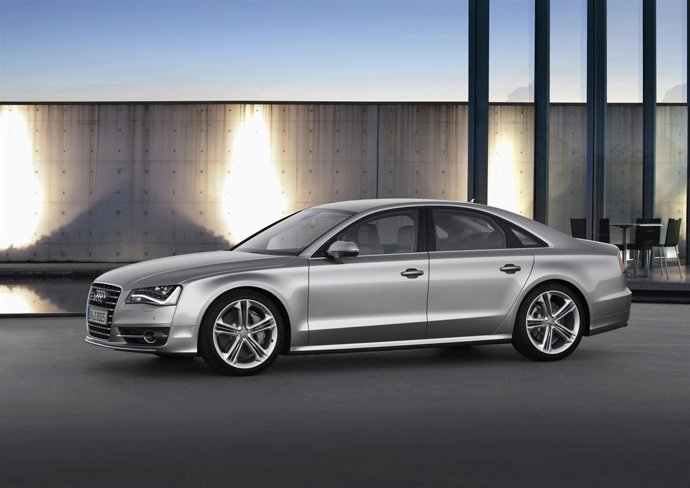 Audi S8