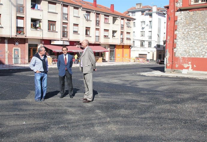 Visita De Calderón Al Aparcamiento