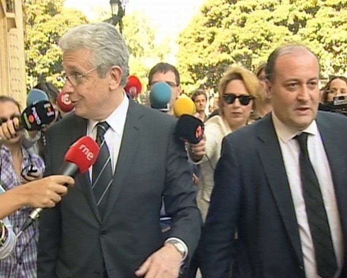 Los Letrados De Camps Y Costa Saliendo Del TSJCV El Lunes