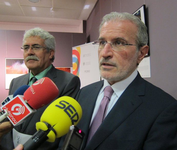 El Rector De La UV, Esteban Morcillo, Junto A José Pío Beltrán (CSIC).