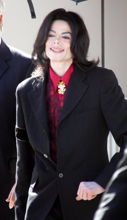 Michael Jackson Entrando A Un Juicio