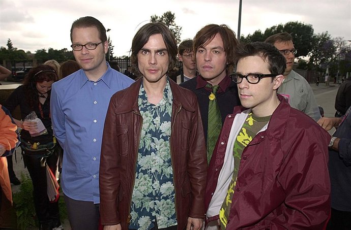 Pat Wilson, Brian Bell, Mikey Welsh Y Rivers Cuomo De Weezer, En 2001