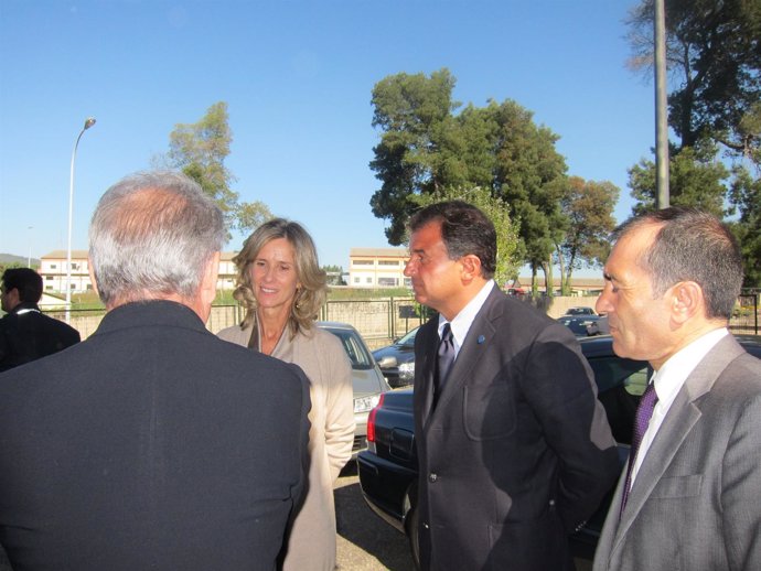 La ministra Garmendia con el conselleiro Javier Guerra en Aimen