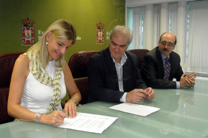 Nota Y Fotos Firma Acuerdo De Colaboración Para Prácticas Formativas En La APAT