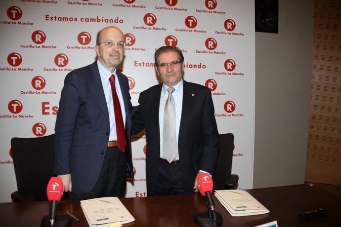 Nacho Villa Y Caja Rural