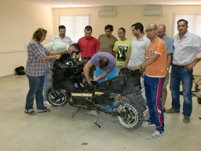Uno De Los Grupos De Alumnos Del Curso 'Montador De Motos Eléctricas' De Movand