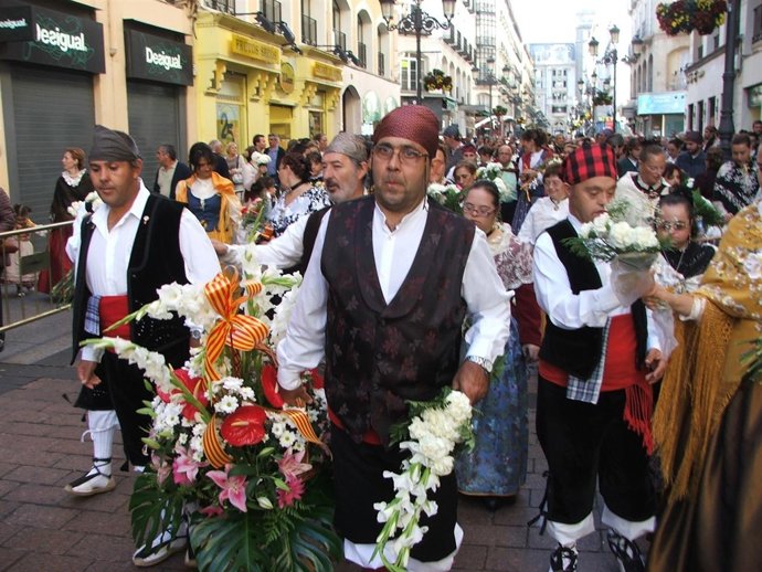 Grupo De ATADES En La Ofrenda De Flores A La Virgen Del Pilar 2010