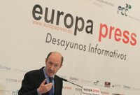Rubalcaba pide "explotar" al máximo la reforma laboral antes de hacer una nueva