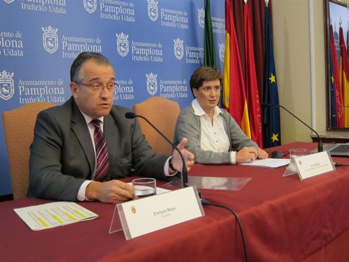 El Alcalde De Pamplona, Enrique Maya, Y La Concejala Ana Elizalde.