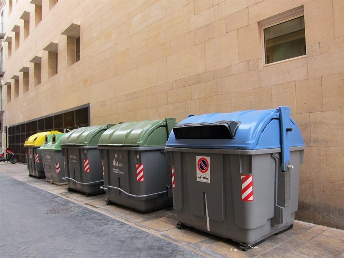 Contenedro De Papel, Basura, Vidrio Y Plástico