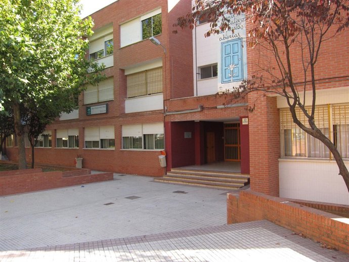 El Colegio De La Menor Desaparecida En Córdoba, Pero Residente En Huelva.