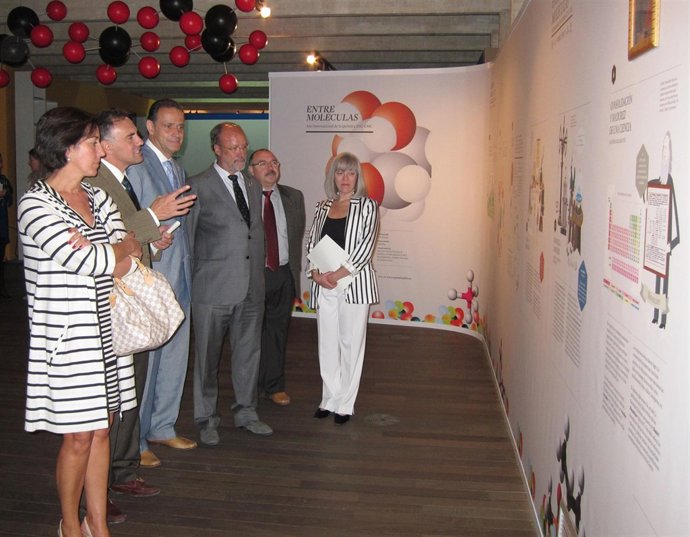 Presentación De La Exposición 'Entre Moléculas' En El Museo De La Ciencia