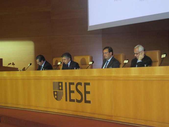 Mesa Redonda Del Sector Químico En El Iese