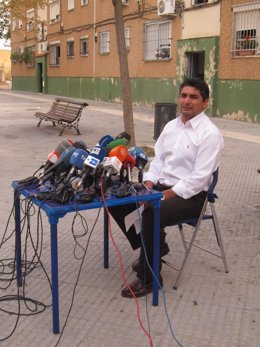 Juan José Cortés En Rueda De Prensa En El Torrejón (Huelva)