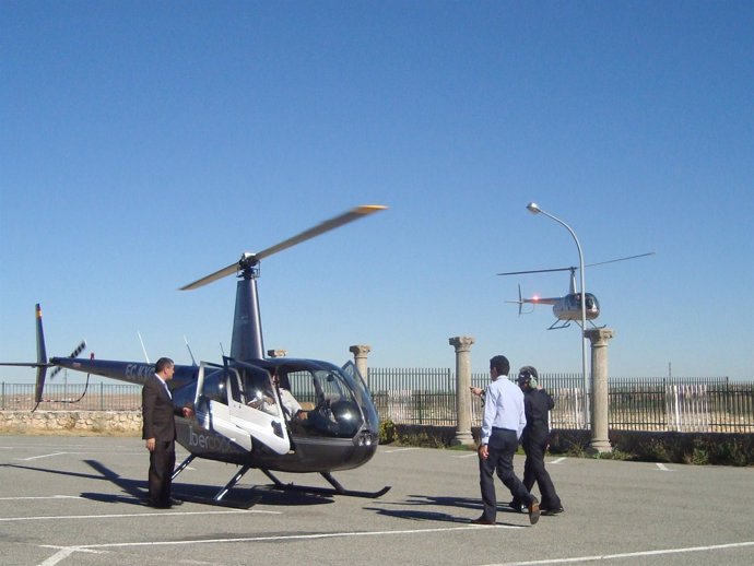 Dos Helicópteros De Ibercopter Durante Su Presentación