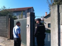 La Policía halló a la mujer fallecida en Vigo boca abajo en el pasillo de la vivienda y un cuchillo ensangrentado cerca