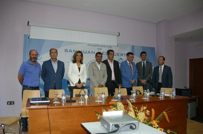 Representantes Políticos Y De La FOE, Tras Una Reunión.