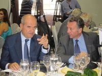 Chaves cree que la propuesta del PP restaría pluralismo