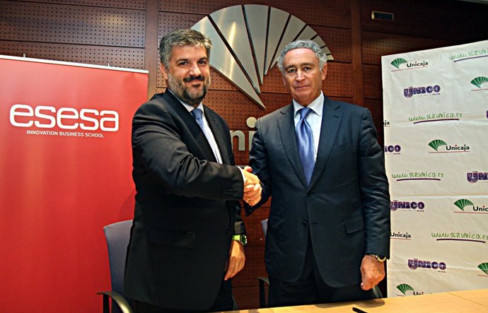 Un Momento Tras La Firma Del Acuerdo Entre Unicaja Y Esesa