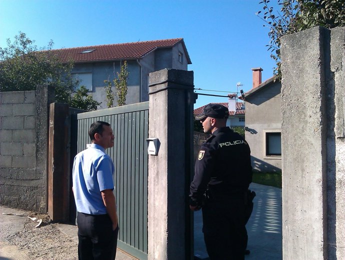 Vivienda De Vigo Donde Fue Hallada Muerta Una Mujer.G
