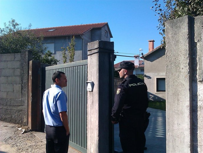 Vivienda De Vigo Donde Fue Hallada Muerta Una Mujer.G