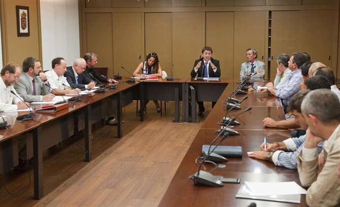 Jiménez Preside La Mesa De Participación Para Reformar El Reglamento Taurino.