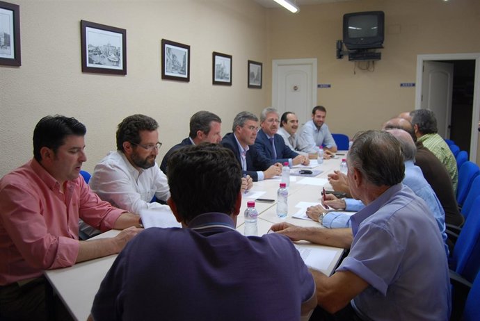 Reunión De Los Populares En Linares.