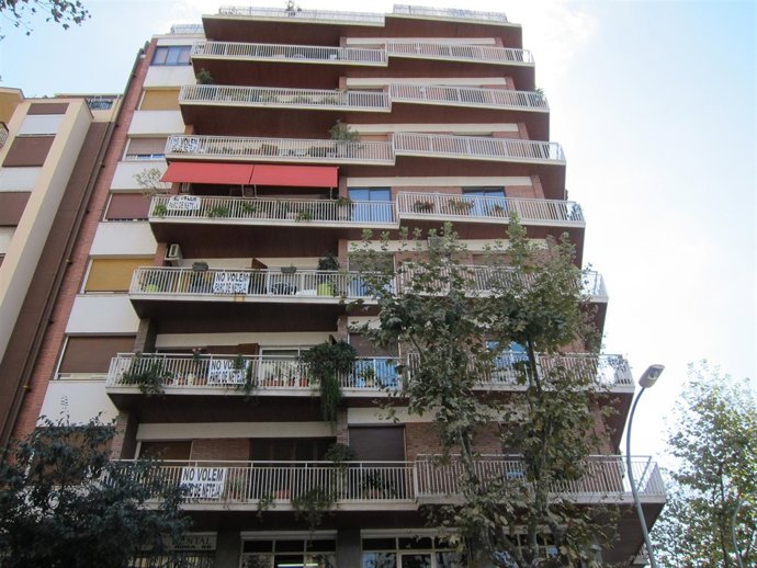 Pancartas De Rechazo Del Parque De Limpieza De La Av.Roma-Rocafort-València