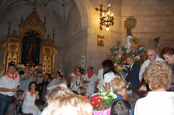 Ofrenda A La Virgen Del Pilar En Fraga (Huesca)