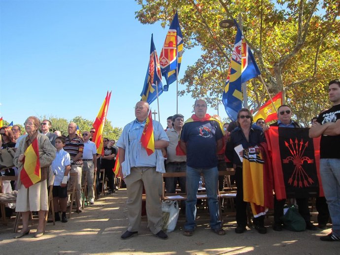 Simpatizantes De Democracia Nacional En Barcelona