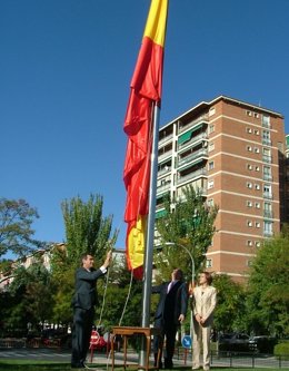 Roman Y Valerio En El Homenaje A La Bandera