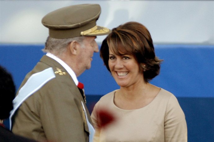 El Rey Saluda A Yolanda Barcina Durante La Fiesta Nacional.