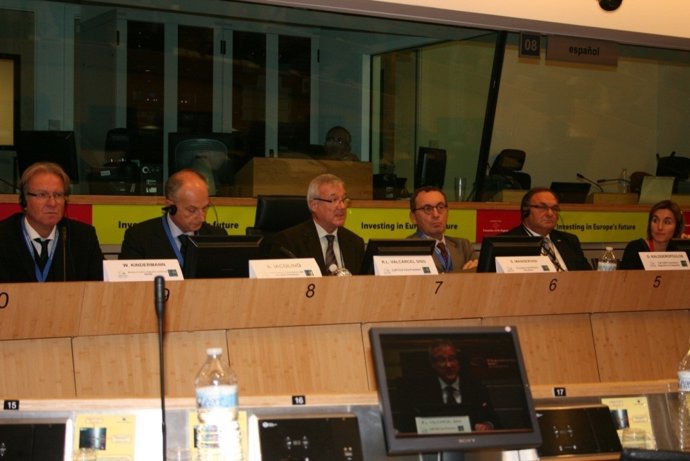 El Presidente De La Comunidad Modera En Bruselas El Debate Sobre Inmigración 