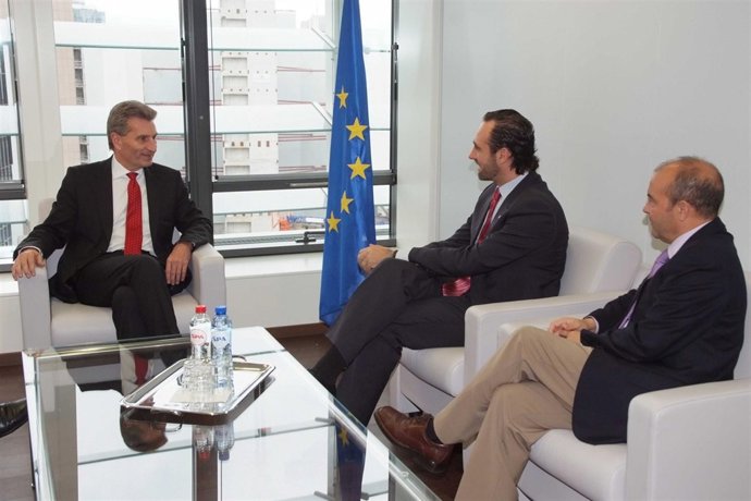 Günther Oettinger Con José Ramón Bauzá Y Antoni Gómez. 