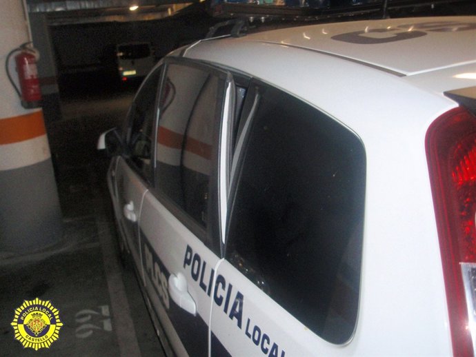 Daños Sufridos Por Un Vehículo Policial En Castellón.