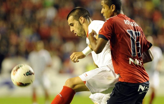 Negredo Lucha Con Roversio Por El Balón