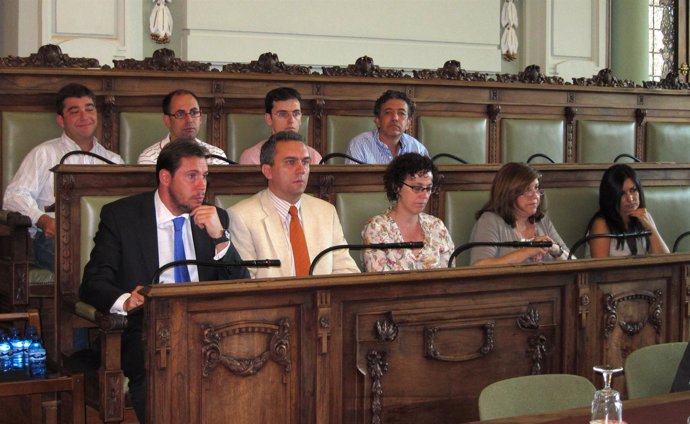 Bancada Del Grupo Socialista En El Pleno Municipal De Valladolid