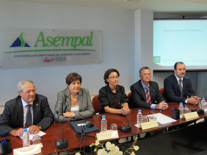 La Consejera De OOPP Presenta El Proyecto De Ampliación Del Puerto De Carboneras