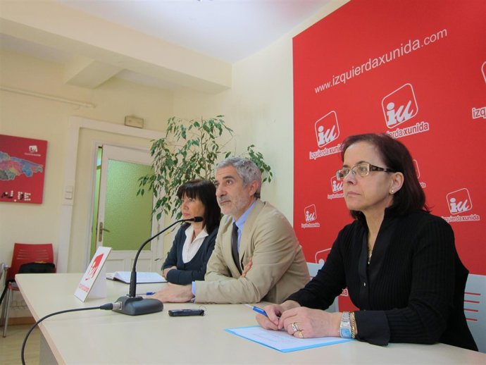 Por La Izquierda, Esther Díaz, Llamazares Y Cano, Durante La Rueda De Prensa.