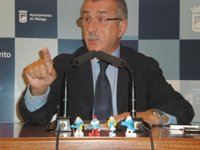 El PSOE pide a De la Torre que renuncie a su acta de concejal en el Ayuntamiento si es elegido senador