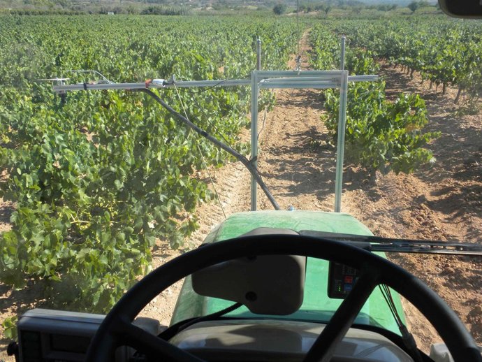 Tractor Con El Sistema Desarrollado Por Investigadores De La UPV