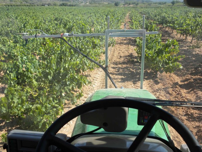 Tractor Con El Sistema Desarrollado Por Investigadores De La UPV
