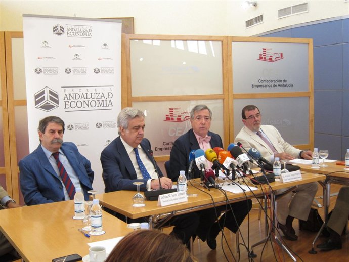 Miembros De La Escuela Andaluza De Economía