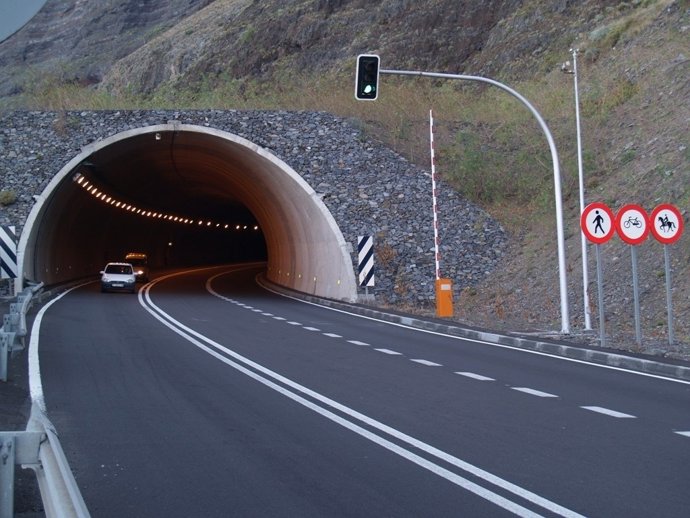 Túnel De Los Roquillos En La Isla De El Hierro