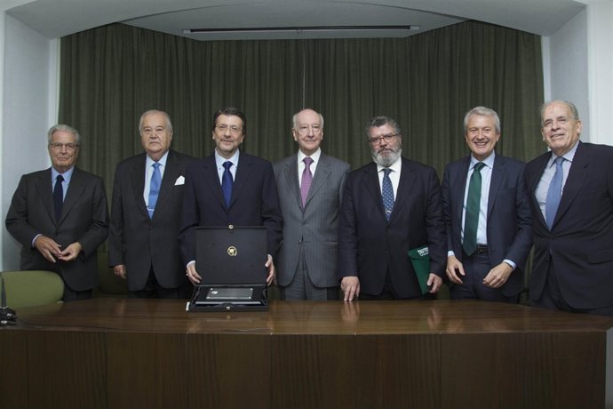 El Consejero De Presidencia Y Justicia, Emilio Del Rio En La Entrega Del Premio 