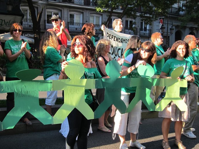 Cadena Humana Contra Los Recortes De Educación