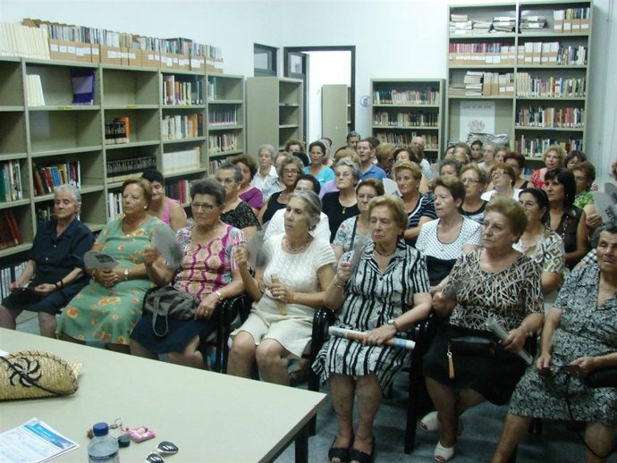 Mayores En La Biblioteca