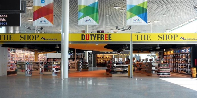 Tienda De Aldeasa En El Aeropuerto De Santiago