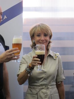 Aguirre Durante Su Visita A Una Fábrica Cervecera De Alcorcón